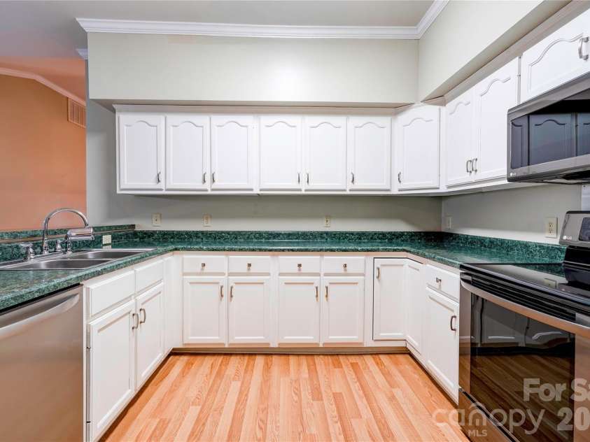 150 Columns Circle, Shelby, NC 28150.  MLS# CAR4323009, YatesRealty ID 7590. Kitchen