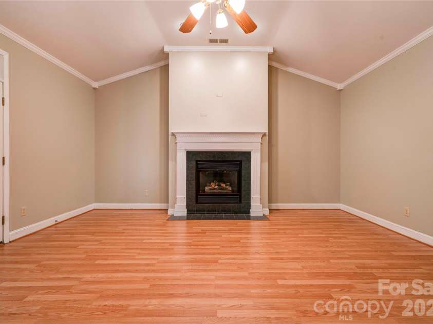 150 Columns Circle, Shelby, NC 28150.  MLS# CAR4323009, YatesRealty ID 7590. Living Room