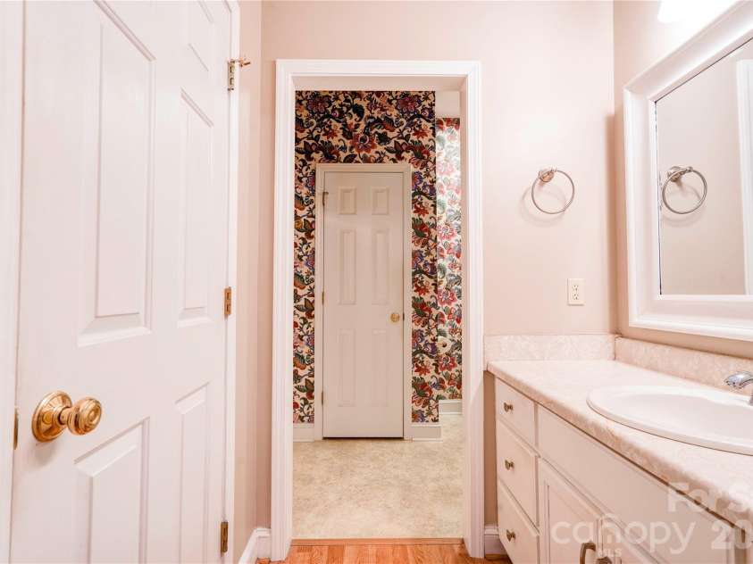 150 Columns Circle, Shelby, NC 28150.  MLS# CAR4323009, YatesRealty ID 7590. Primary Bath