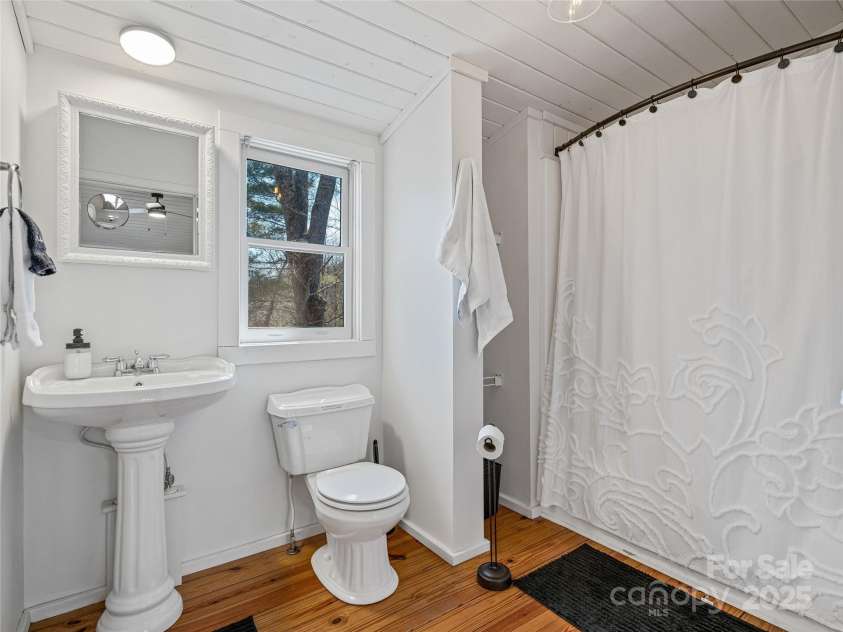 55 Clover Trail, Marshall, NC 28753.  MLS# CAR4231147, YatesRealty ID 7592. 