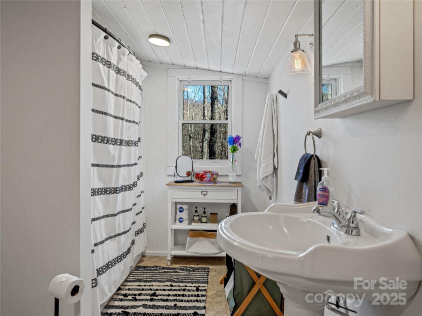 55 Clover Trail, Marshall, NC 28753.  MLS# CAR4231147, YatesRealty ID 7592. 