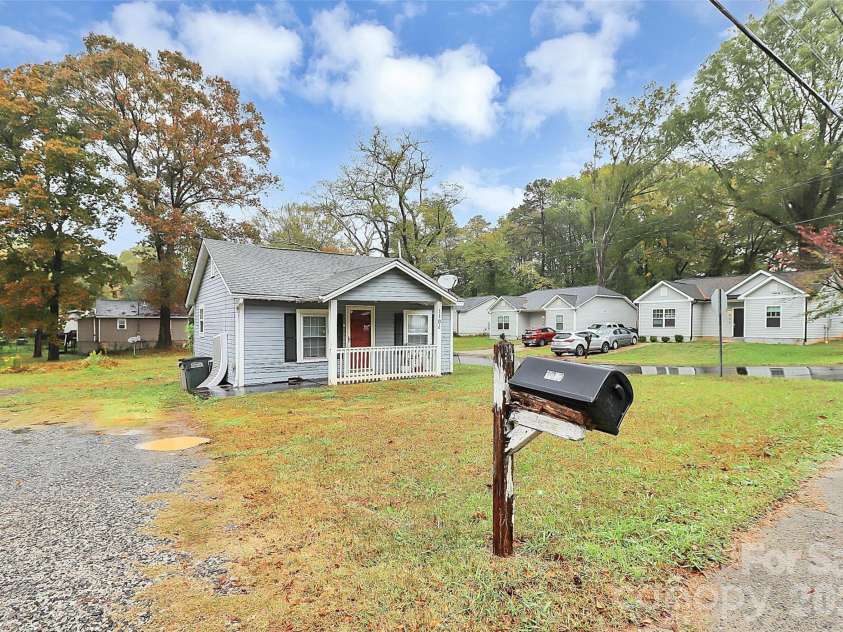 1102 Davidson Avenue, Gastonia, NC 28052.  MLS# CAR4353098, YatesRealty ID 7593. 