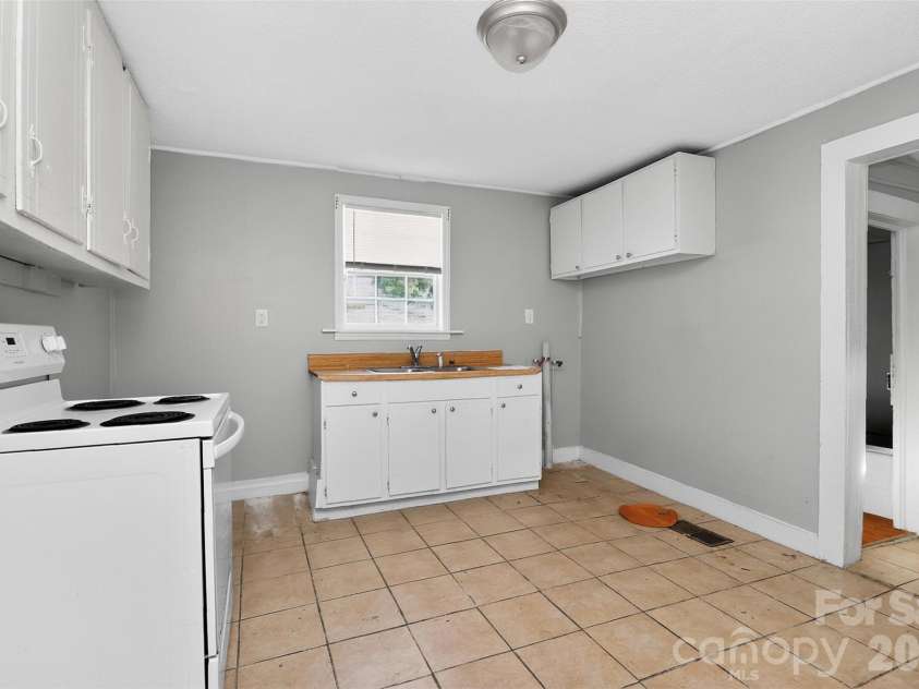 1102 Davidson Avenue, Gastonia, NC 28052.  MLS# CAR4353098, YatesRealty ID 7593. 