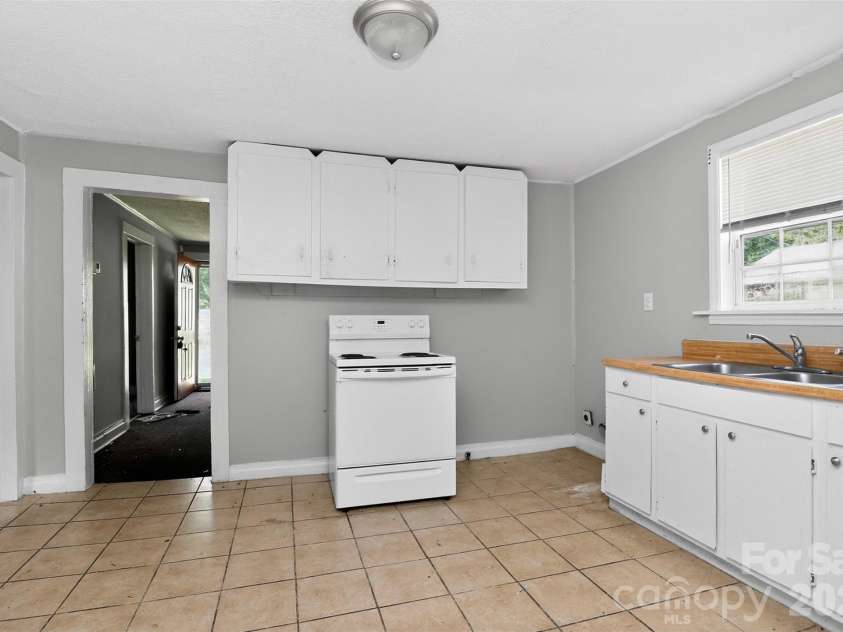 1102 Davidson Avenue, Gastonia, NC 28052.  MLS# CAR4353098, YatesRealty ID 7593. 
