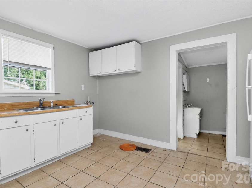 1102 Davidson Avenue, Gastonia, NC 28052.  MLS# CAR4353098, YatesRealty ID 7593. 