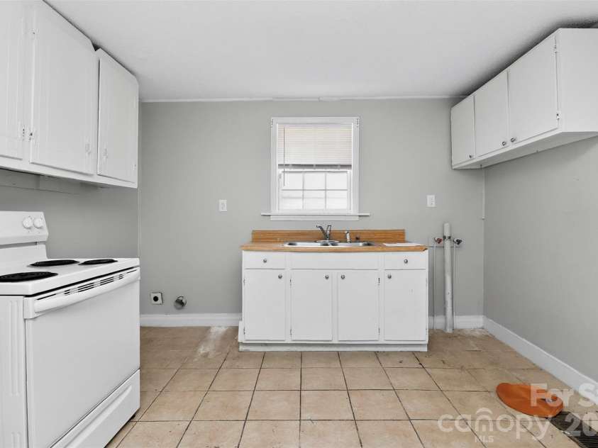 1102 Davidson Avenue, Gastonia, NC 28052.  MLS# CAR4353098, YatesRealty ID 7593. 
