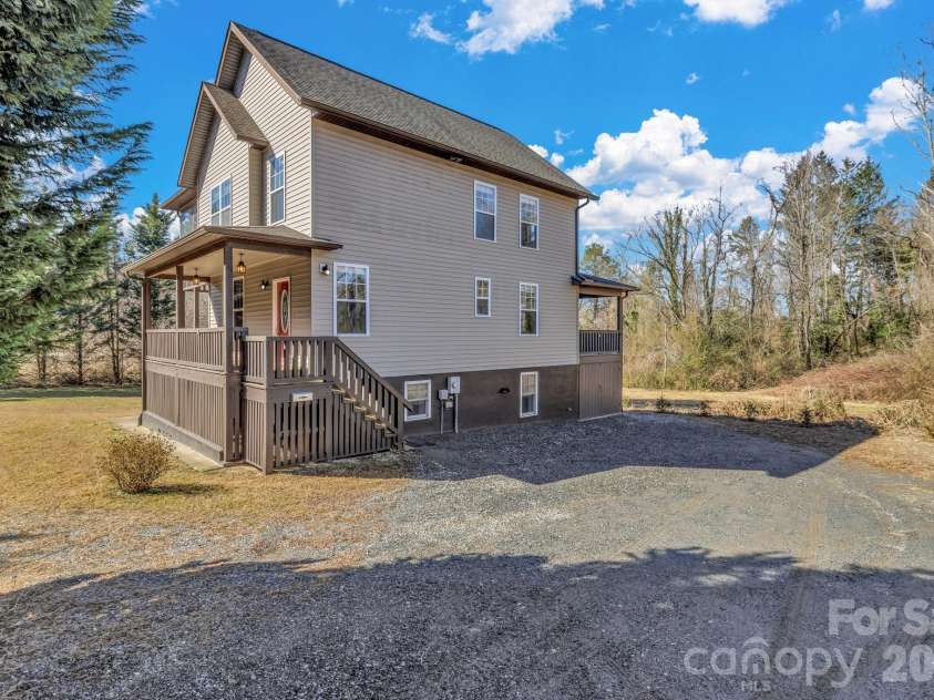 116 Unaka Avenue, Asheville, NC 28803.  MLS# CAR4349208, YatesRealty ID 7593. 