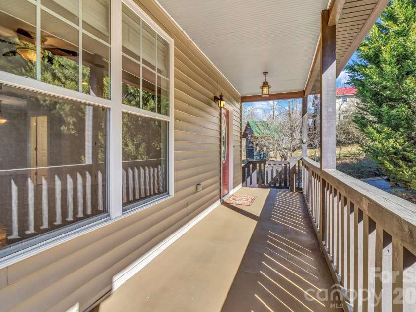 116 Unaka Avenue, Asheville, NC 28803.  MLS# CAR4349208, YatesRealty ID 7593. 