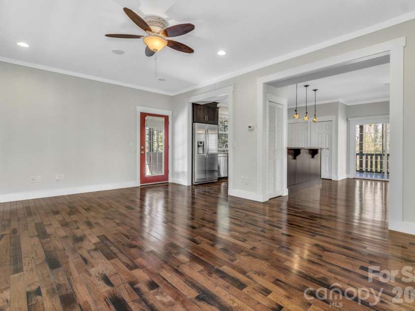 116 Unaka Avenue, Asheville, NC 28803.  MLS# CAR4349208, YatesRealty ID 7593. 