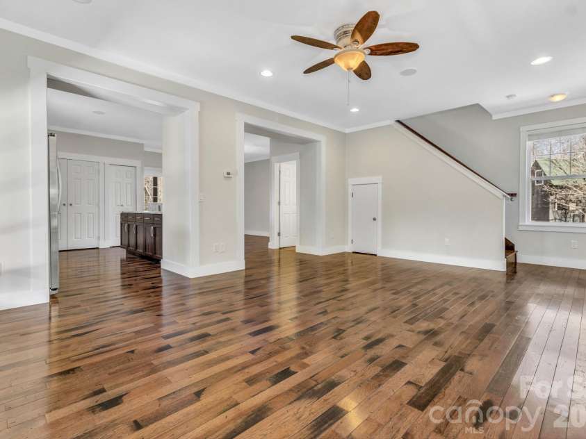 116 Unaka Avenue, Asheville, NC 28803.  MLS# CAR4349208, YatesRealty ID 7593. 