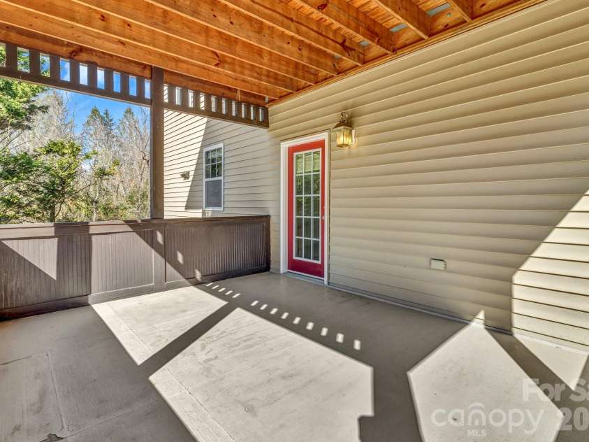 116 Unaka Avenue, Asheville, NC 28803.  MLS# CAR4349208, YatesRealty ID 7593. 