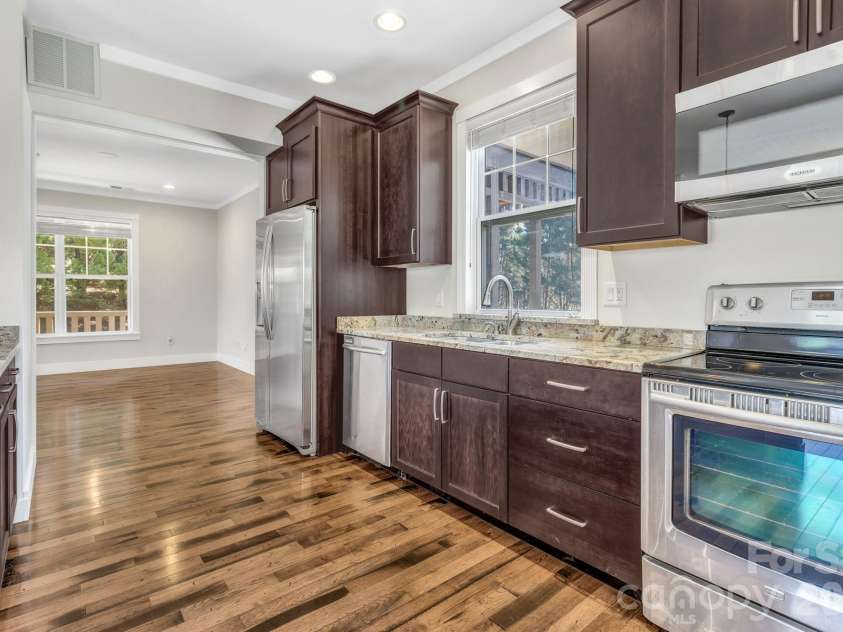 116 Unaka Avenue, Asheville, NC 28803.  MLS# CAR4349208, YatesRealty ID 7593. 