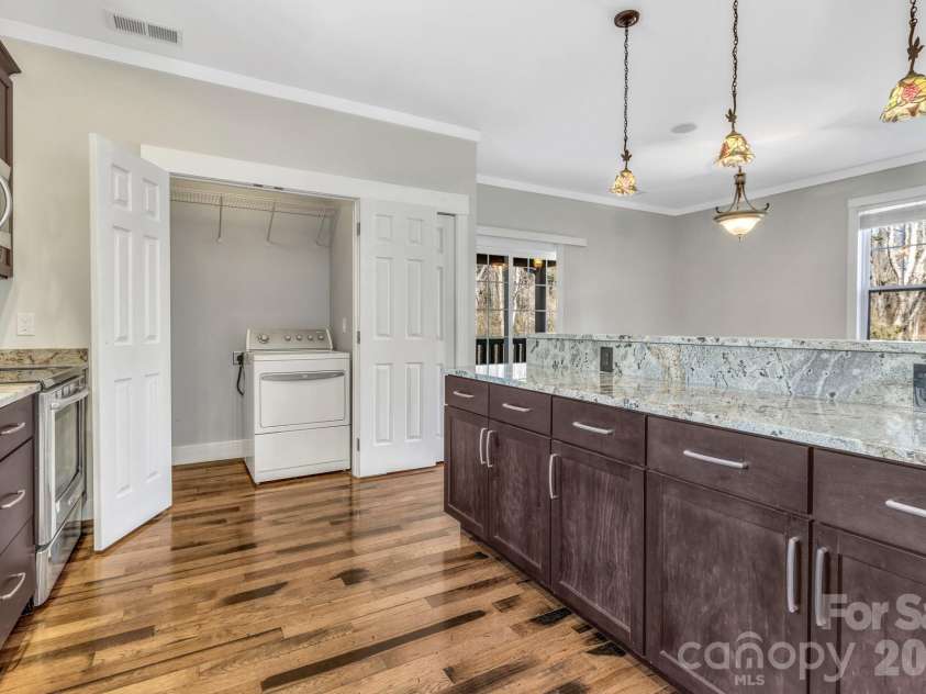 116 Unaka Avenue, Asheville, NC 28803.  MLS# CAR4349208, YatesRealty ID 7593. 