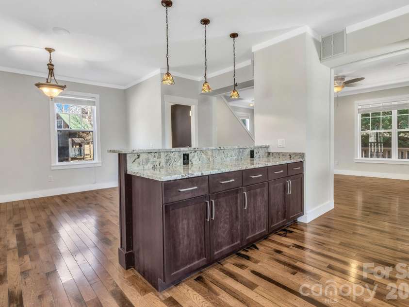 116 Unaka Avenue, Asheville, NC 28803.  MLS# CAR4349208, YatesRealty ID 7593. 