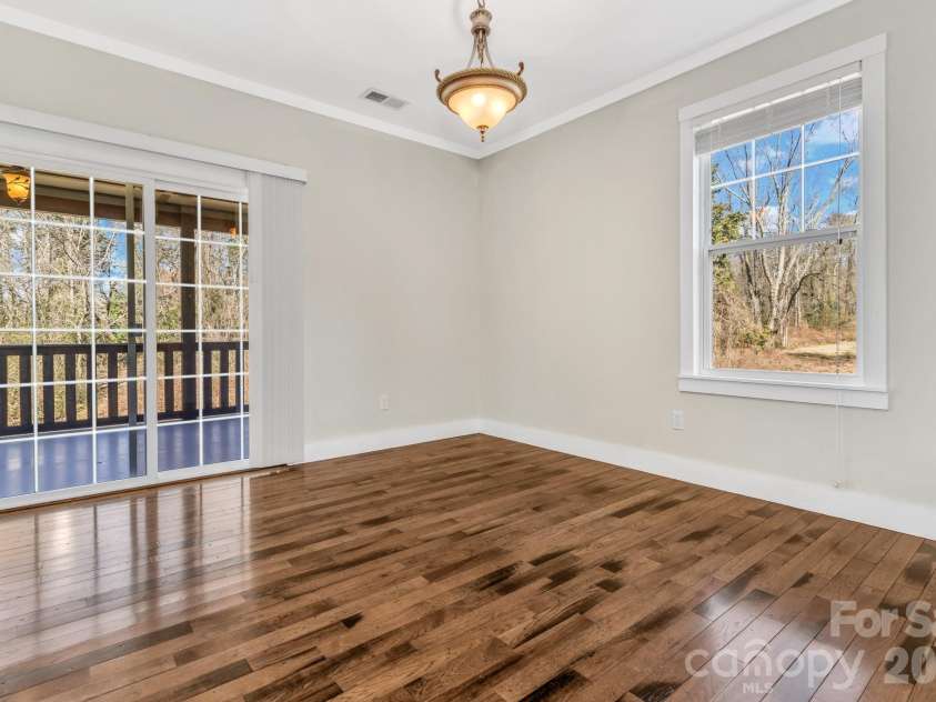 116 Unaka Avenue, Asheville, NC 28803.  MLS# CAR4349208, YatesRealty ID 7593. 