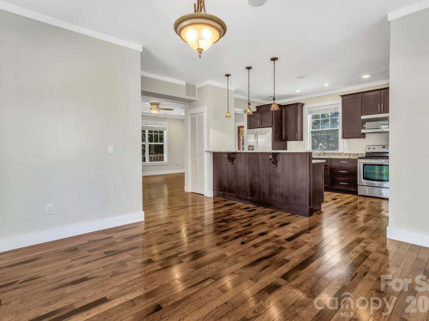 116 Unaka Avenue, Asheville, NC 28803.  MLS# CAR4349208, YatesRealty ID 7593. 