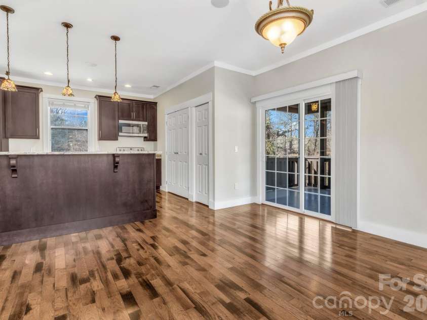 116 Unaka Avenue, Asheville, NC 28803.  MLS# CAR4349208, YatesRealty ID 7593. 