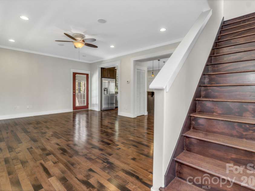 116 Unaka Avenue, Asheville, NC 28803.  MLS# CAR4349208, YatesRealty ID 7593. 