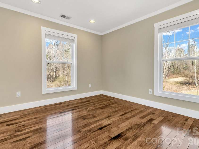 116 Unaka Avenue, Asheville, NC 28803.  MLS# CAR4349208, YatesRealty ID 7593. 