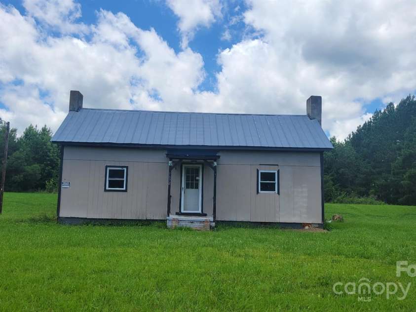 1672 Riverview Road, Lincolnton, NC 28092.  MLS# CAR4271400, YatesRealty ID 7594. Front