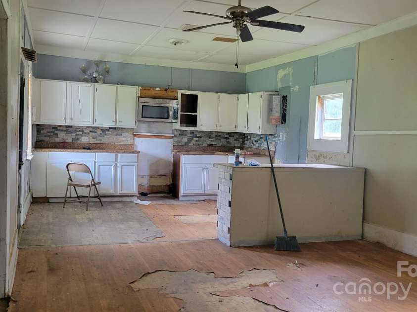 1672 Riverview Road, Lincolnton, NC 28092.  MLS# CAR4271400, YatesRealty ID 7594. Kitchen - dining-living area