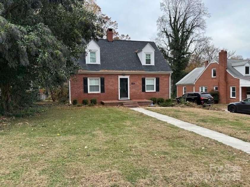 721 Forrest Street, High Point, NC 27262.  MLS# CAR4326036, YatesRealty ID 7596. 