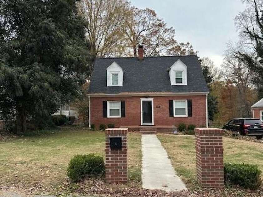 721 Forrest Street, High Point, NC 27262.  MLS# CAR4326036, YatesRealty ID 7596. 