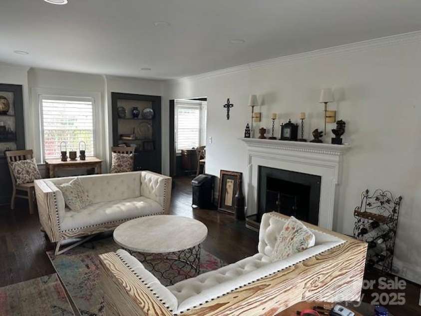 721 Forrest Street, High Point, NC 27262.  MLS# CAR4326036, YatesRealty ID 7596. 