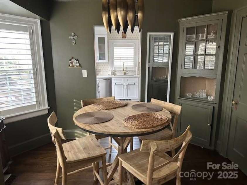 721 Forrest Street, High Point, NC 27262.  MLS# CAR4326036, YatesRealty ID 7596. 