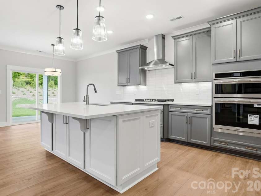5080 McLaughlin Loop, Waxhaw, NC 28173.  MLS# CAR4349014, YatesRealty ID 7598. Kitchen