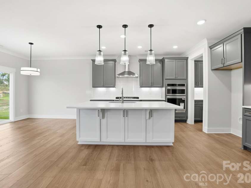 5080 McLaughlin Loop, Waxhaw, NC 28173.  MLS# CAR4349014, YatesRealty ID 7598. Kitchen