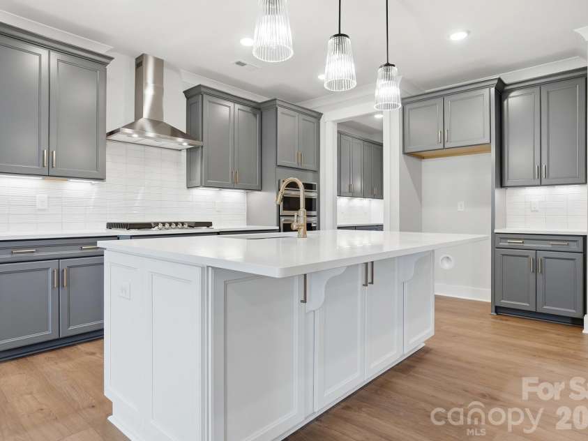 5080 McLaughlin Loop, Waxhaw, NC 28173.  MLS# CAR4349014, YatesRealty ID 7598. Kitchen