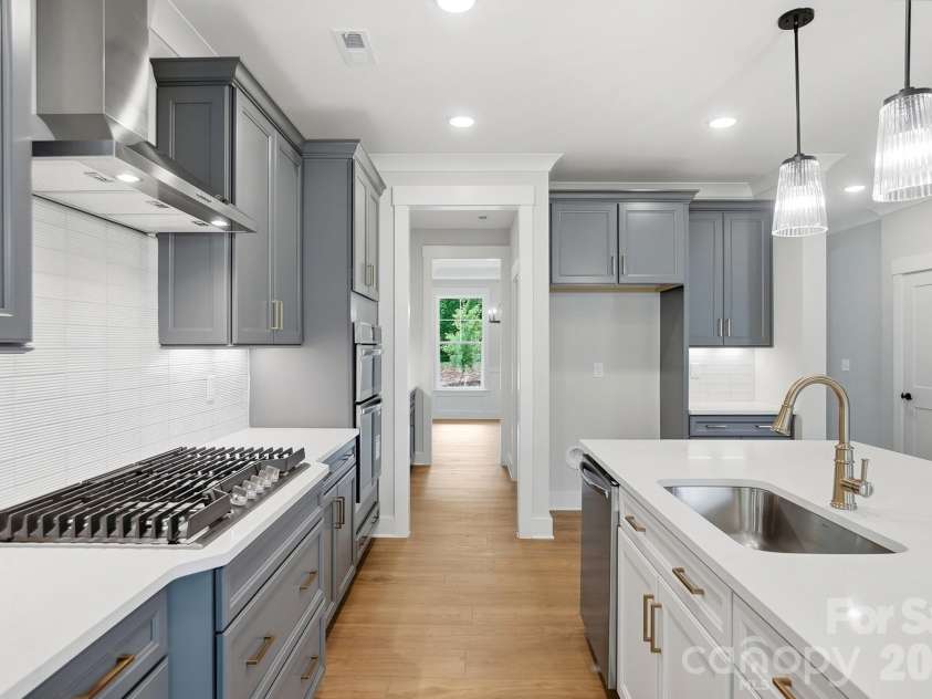 5080 McLaughlin Loop, Waxhaw, NC 28173.  MLS# CAR4349014, YatesRealty ID 7598. Kitchen