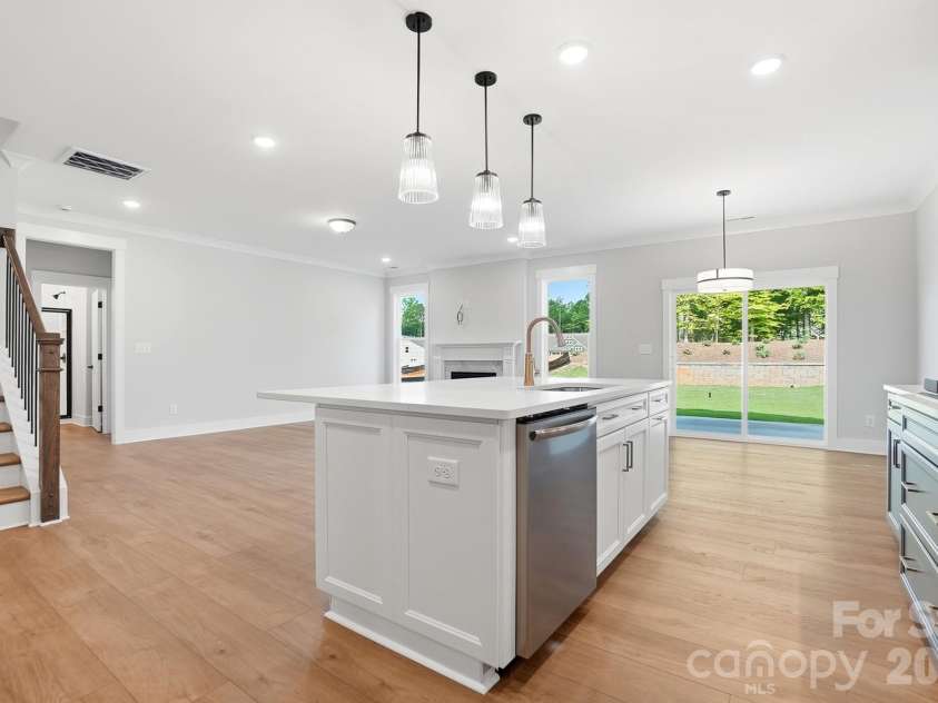 5080 McLaughlin Loop, Waxhaw, NC 28173.  MLS# CAR4349014, YatesRealty ID 7598. Kitchen