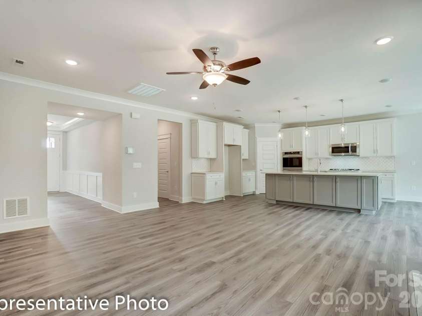 4010 Cedar Falls Drive, Waxhaw, NC 28173.  MLS# CAR4325530, YatesRealty ID 7599. Family room and kitchen