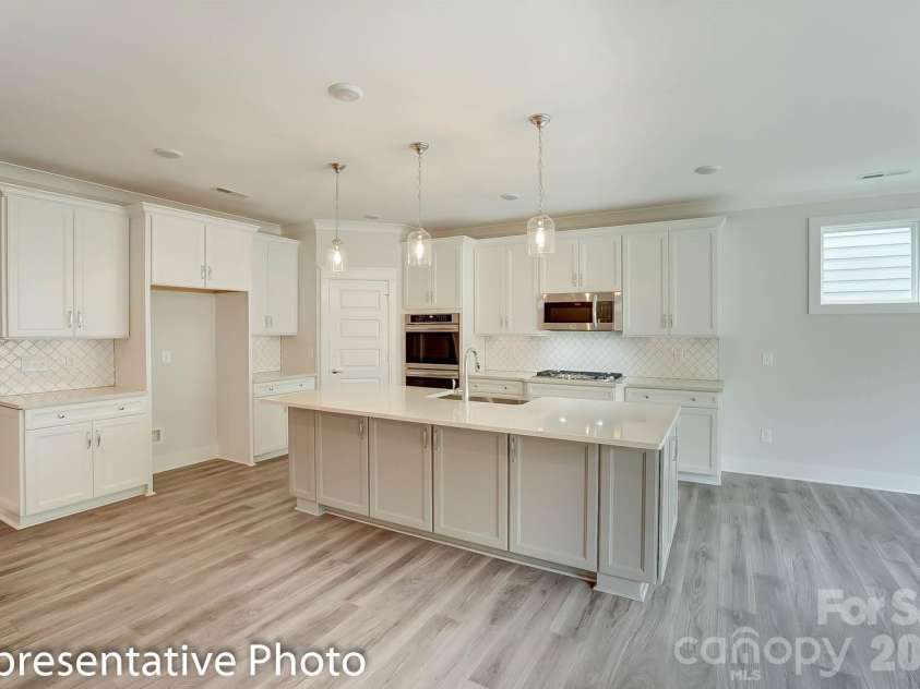 4010 Cedar Falls Drive, Waxhaw, NC 28173.  MLS# CAR4325530, YatesRealty ID 7599. Kitchen