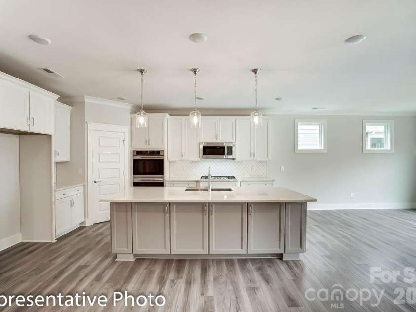 4010 Cedar Falls Drive, Waxhaw, NC 28173.  MLS# CAR4325530, YatesRealty ID 7599. Kitchen and breakfast area