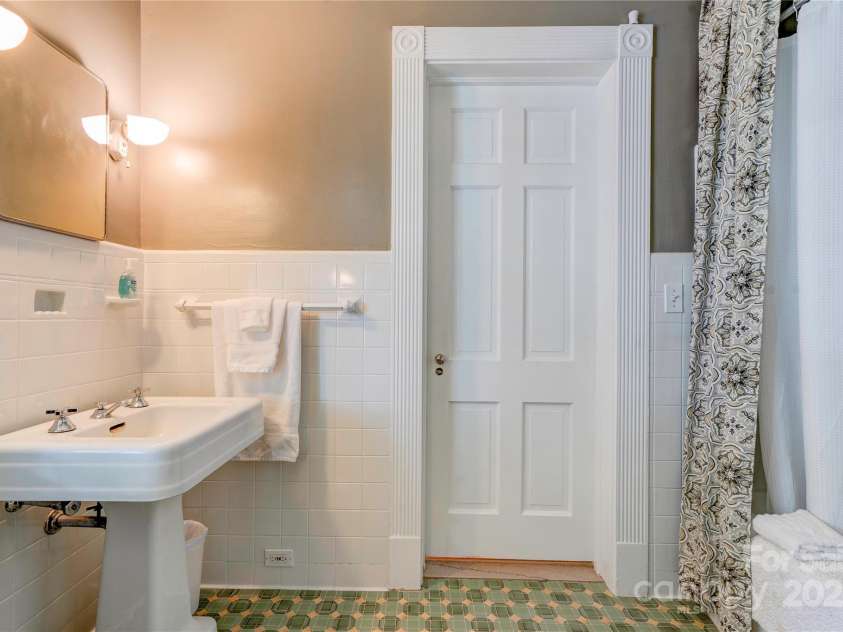 110 Gaston Street, Kings Mountain, NC 28086.  MLS# CAR4273043, YatesRealty ID 76. Bathroom 3