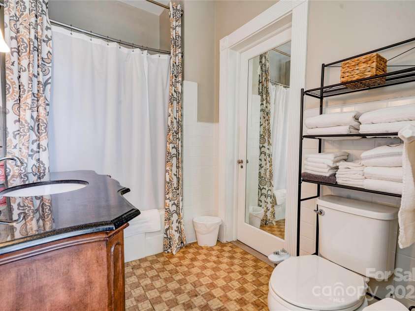 110 Gaston Street, Kings Mountain, NC 28086.  MLS# CAR4273043, YatesRealty ID 76. Primary Bath