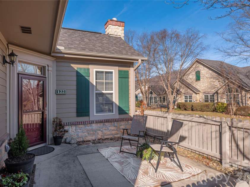 122 Outlook Circle, Swannanoa, NC 28778.  MLS# CAR4333481, YatesRealty ID 760. 