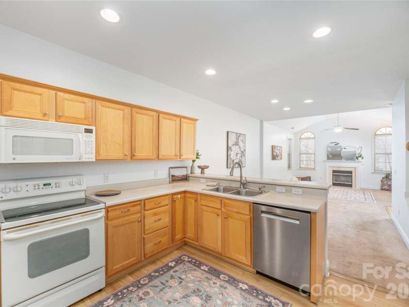 122 Outlook Circle, Swannanoa, NC 28778.  MLS# CAR4333481, YatesRealty ID 760. 