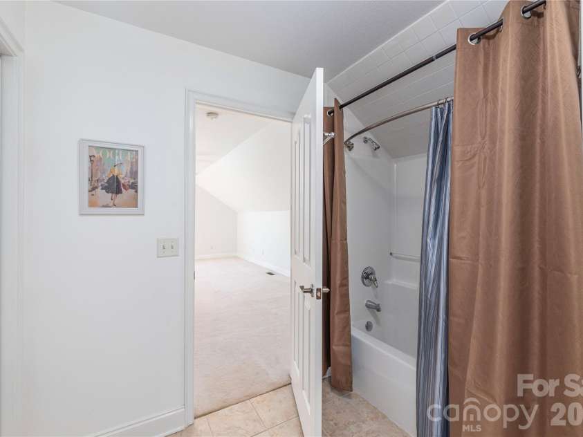 122 Outlook Circle, Swannanoa, NC 28778.  MLS# CAR4333481, YatesRealty ID 760. 