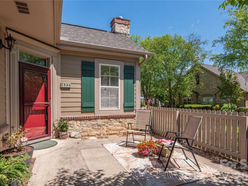 122 Outlook Circle, Swannanoa, NC 28778.  MLS# CAR4333481, YatesRealty ID 760. 