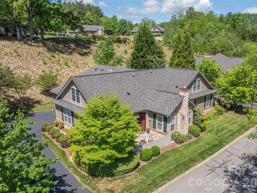 122 Outlook Circle, Swannanoa, NC 28778.  MLS# CAR4333481, YatesRealty ID 760. 