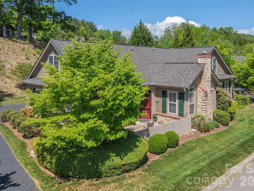122 Outlook Circle, Swannanoa, NC 28778.  MLS# CAR4333481, YatesRealty ID 760. 