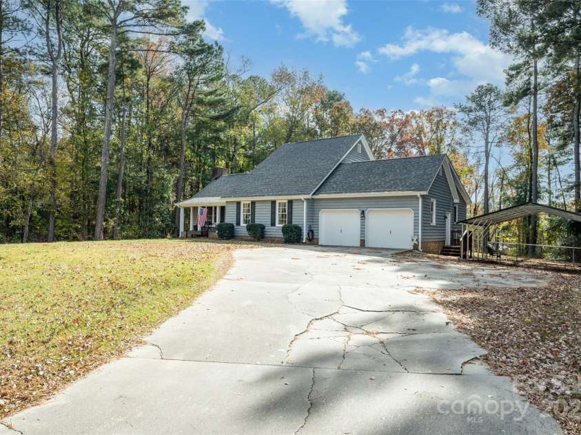 302 Nottingham Way, Wadesboro, NC 28170.  MLS# CAR4316786, YatesRealty ID 760. Driveway