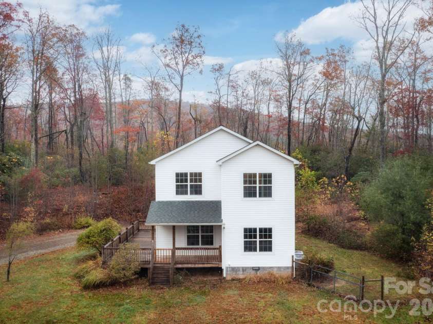 230 Graystone Drive, Burnsville, NC 28714.  MLS# CAR4314444, YatesRealty ID 7600. 