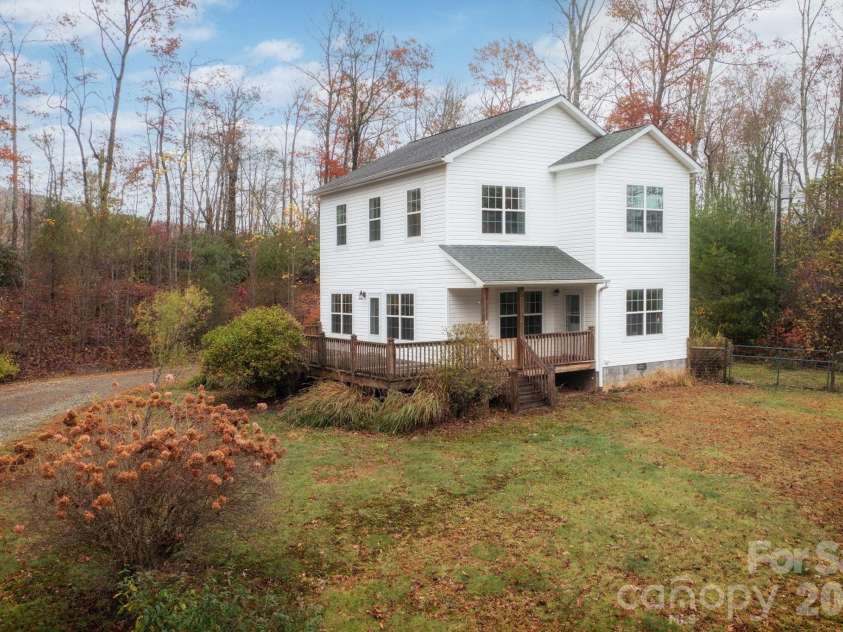 230 Graystone Drive, Burnsville, NC 28714.  MLS# CAR4314444, YatesRealty ID 7600. 