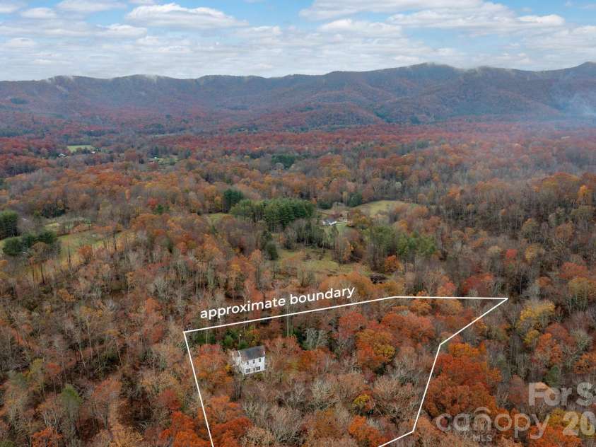230 Graystone Drive, Burnsville, NC 28714.  MLS# CAR4314444, YatesRealty ID 7600. 