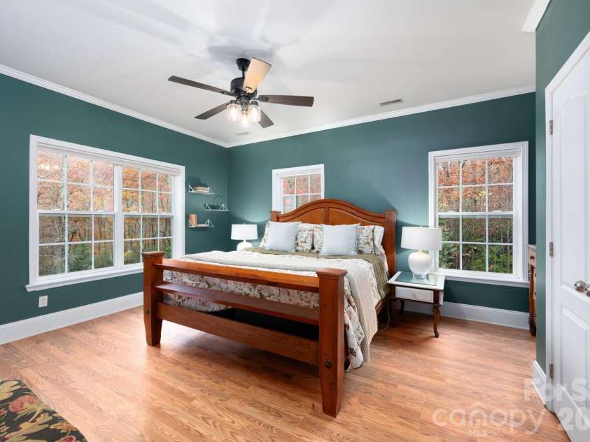 230 Graystone Drive, Burnsville, NC 28714.  MLS# CAR4314444, YatesRealty ID 7600. 